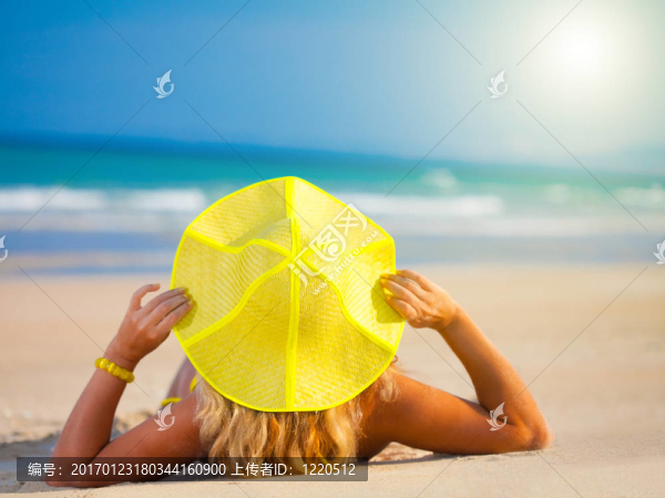 海灘上的女人