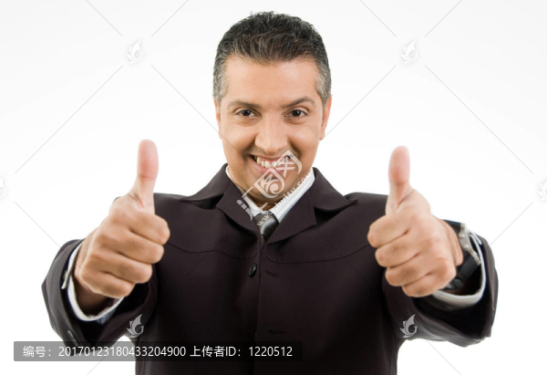 正面微笑的老板用雙手展示大拇指