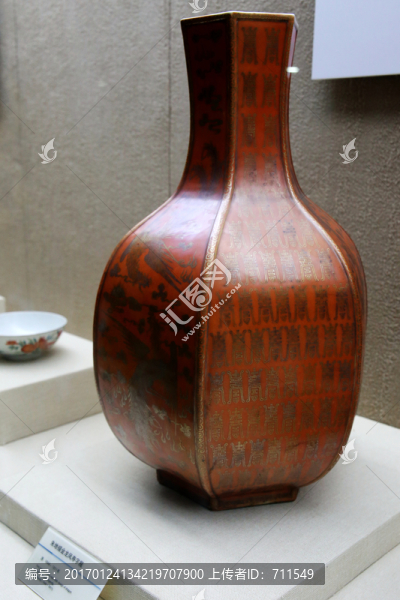 朱地描金龍鳳壽字瓶,清-匯圖網(wǎng) www.fosd68.com 朱地描金龍鳳壽字瓶,清