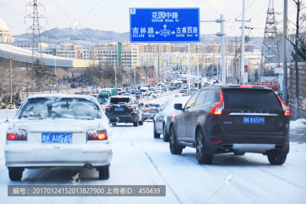 雪天行車