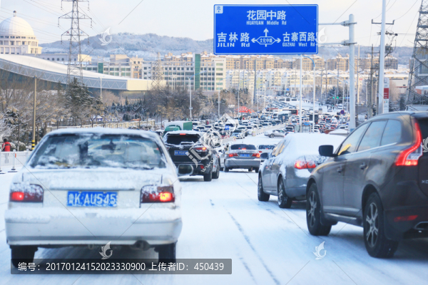 雪天行車