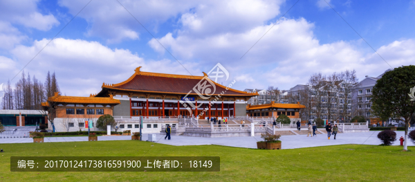 藍(lán)天下的南京博物院