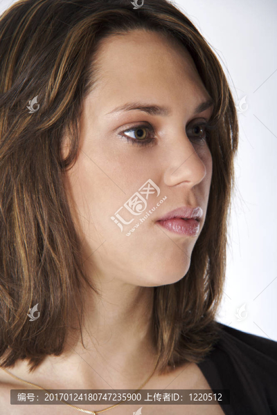 年輕美麗的女人
