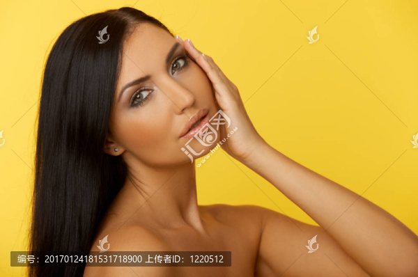 黑發(fā)美人