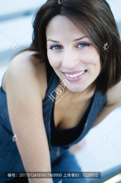 新鮮面孔快樂的女人