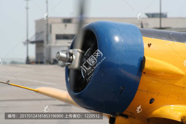 旋轉(zhuǎn)的螺旋槳-匯圖網(wǎng) www.fosd68.com 旋轉(zhuǎn)的螺旋槳