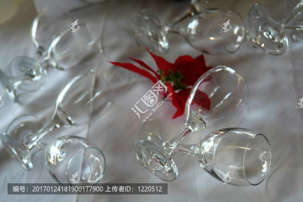 裝飾的酒杯-匯圖網(wǎng) www.fosd68.com 裝飾的酒杯