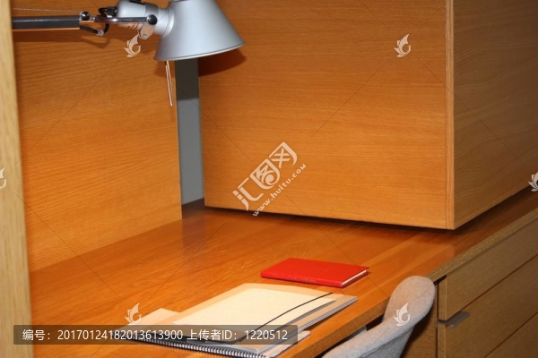 房間書桌上的工作