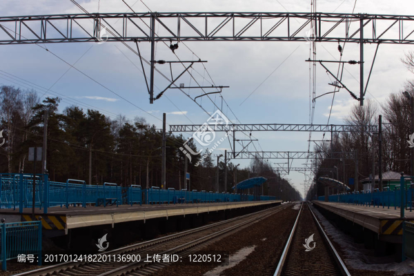 鐵路電動(dòng)列車站臺(tái)