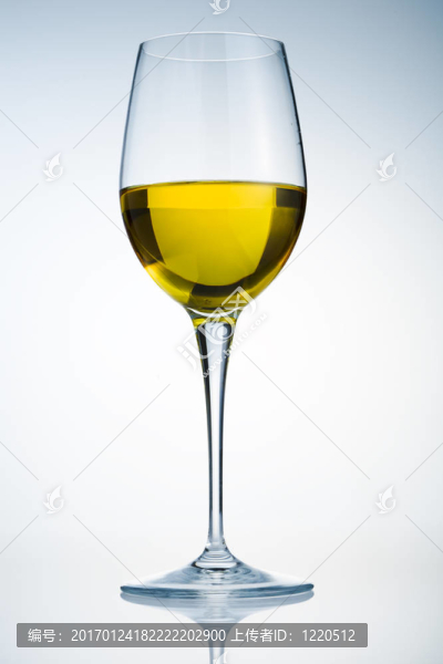 一杯白葡萄酒