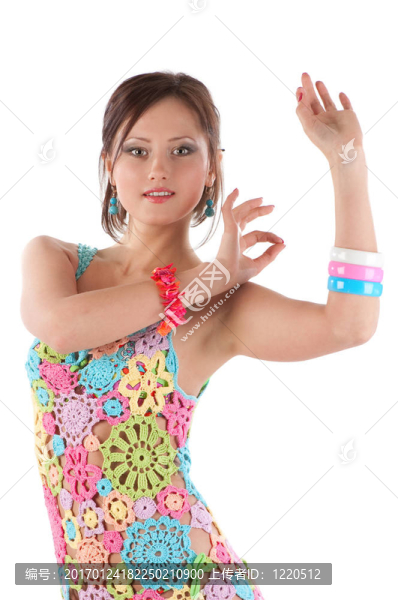 年輕的女人跳舞