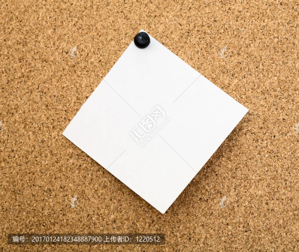 貼在軟木板上的標(biāo)簽