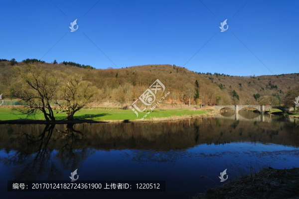 橋和布永河景觀