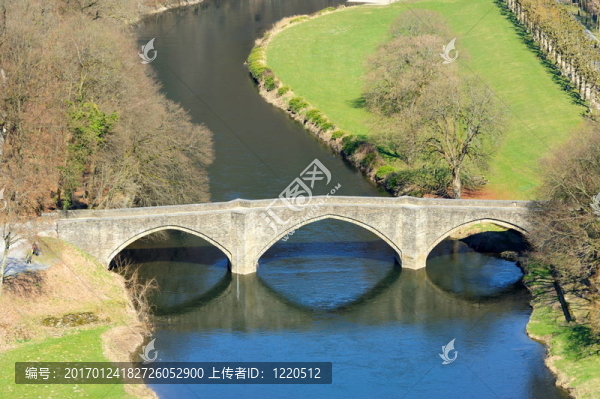 橋和布永河景觀