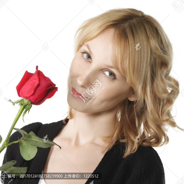 金發(fā)女郎擺出紅玫瑰