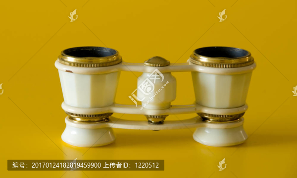 古老的望遠(yuǎn)鏡