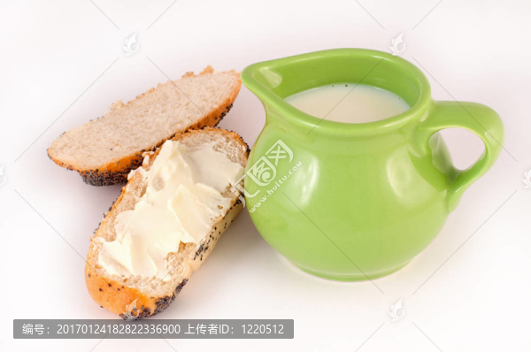 面包；黃油和牛奶