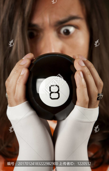 用魔術(shù)玩具球預(yù)測(cè)未來-匯圖網(wǎng) www.fosd68.com 用魔術(shù)玩具球預(yù)測(cè)未來