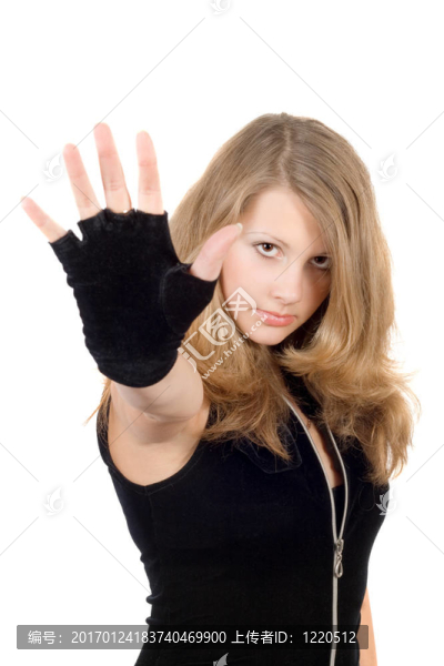 帶手停征的年輕女孩。專(zhuān)注于一張臉