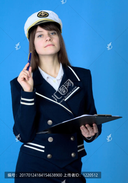 穿海制服的女孩