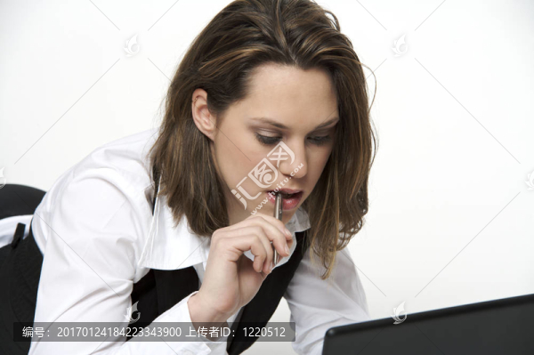 年輕的工作的女人