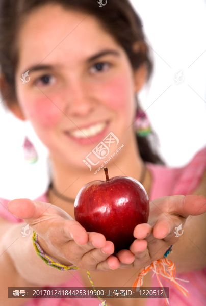 女孩提供一個蘋果