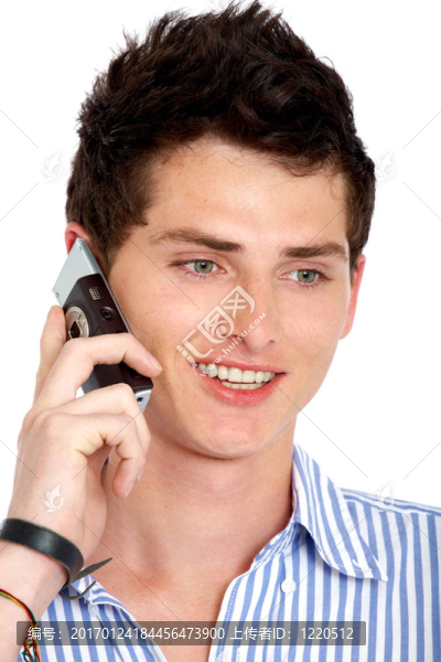 在電話里的男人