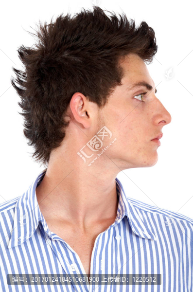 有著涼爽頭發(fā)的男人