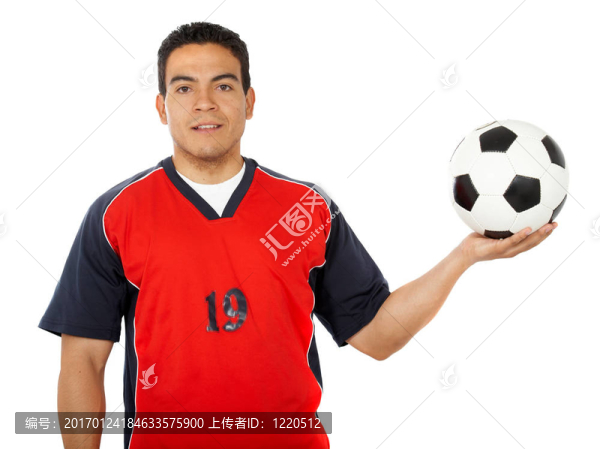 男子足球運動員拿著一個足球