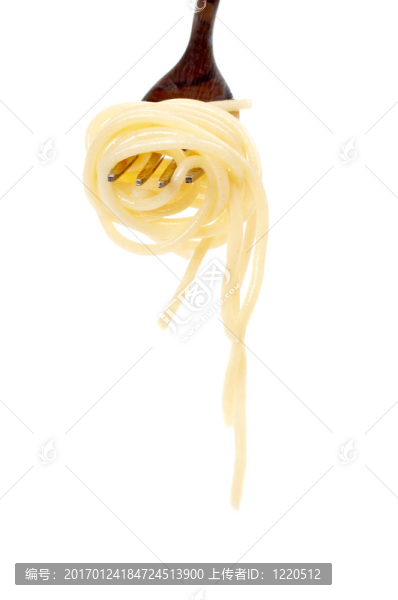 在叉子上卷起的意大利面條