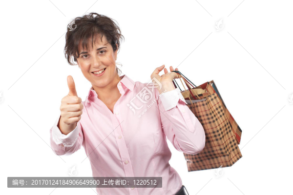 婦女拿著購(gòu)物袋