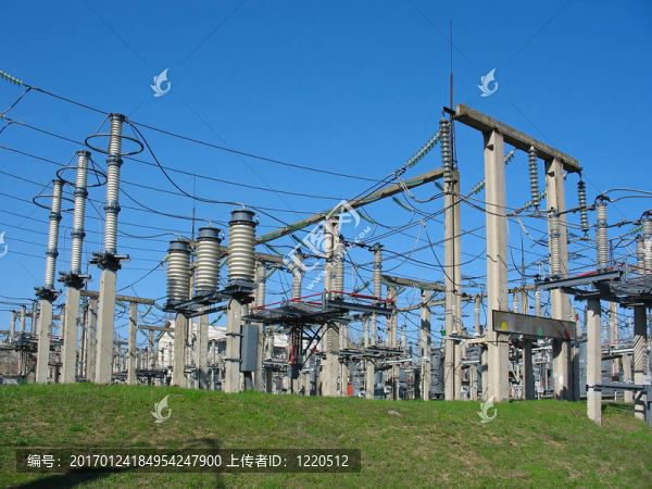 藍(lán)天背景高壓變電站用開關(guān)和連接器