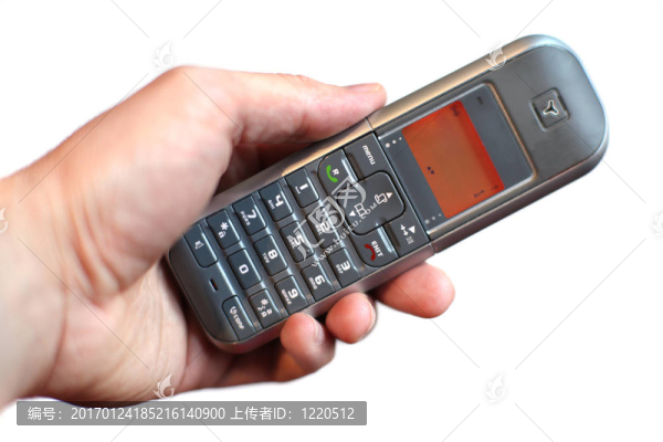 手拿著電話