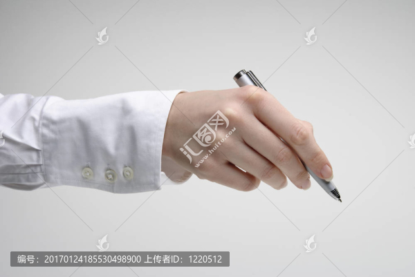 女子手拿筆