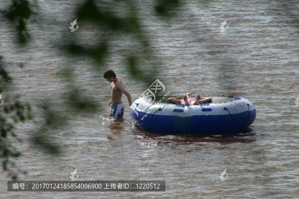 沐浴在達(dá)勒卡里亞