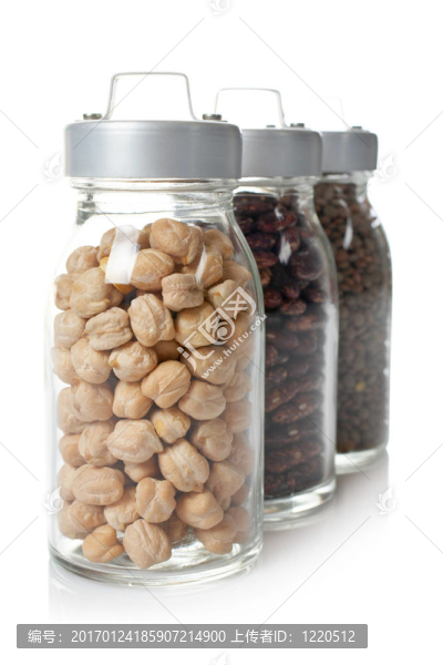 鷹嘴豆的玻璃罐；紅豆和小扁豆