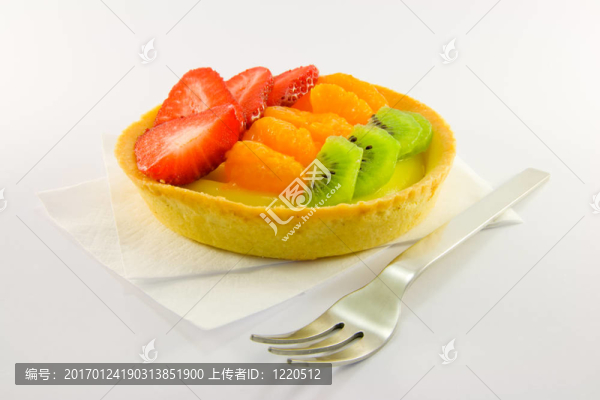 用叉子在巾水果撻