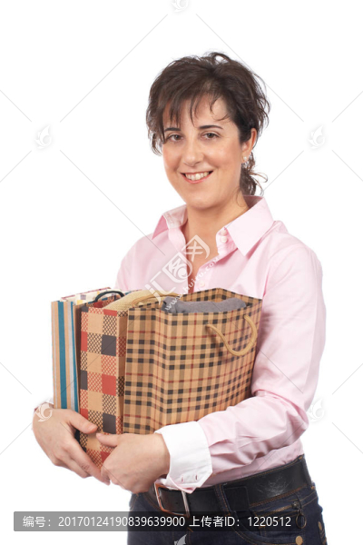 婦女拿著購物袋