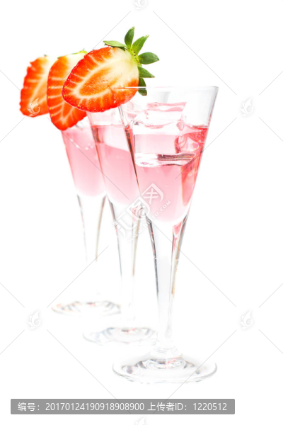 三杯草莓雞尾酒