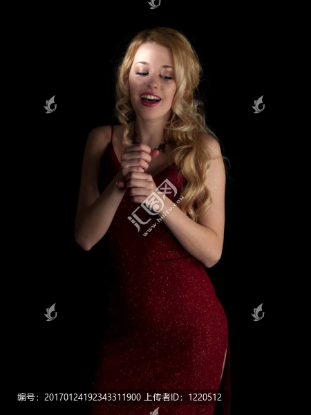 熱的金發(fā)美女唱歌