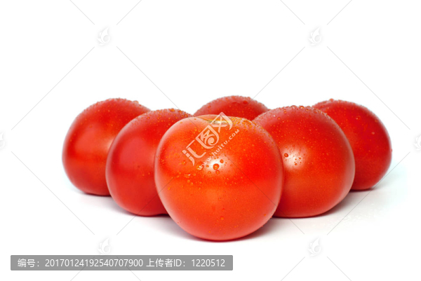 六多汁的西紅柿與水滴