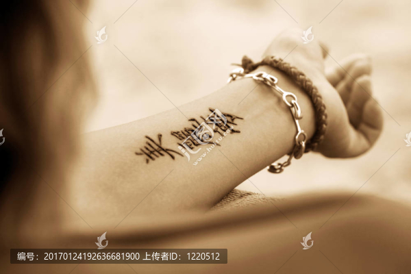 紋身的手