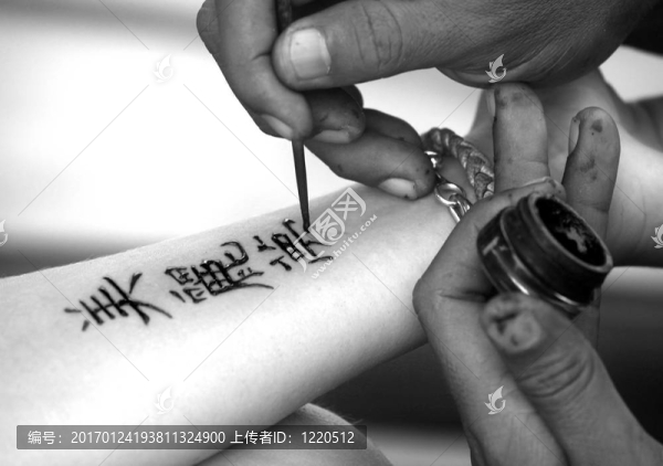 紋身的手