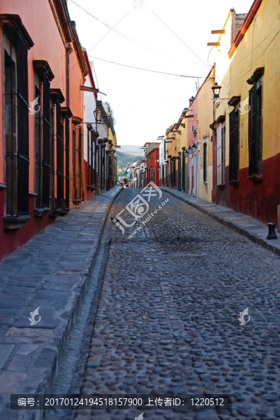 鵝卵石的街道；圣米格爾-阿連德；墨西哥