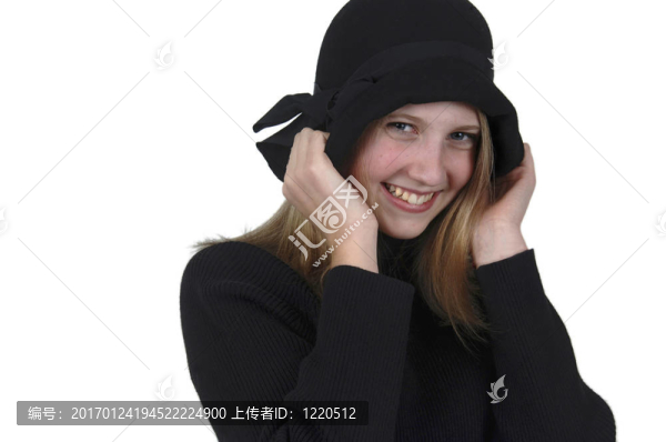 金發(fā)少女戴黑帽