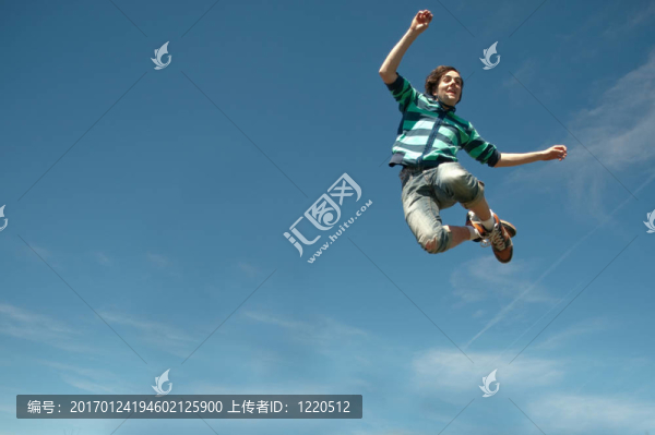 十幾歲的男孩跳