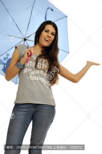 帶傘的時尚模特