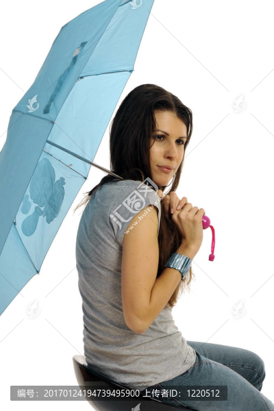 帶傘的時(shí)尚模特-匯圖網(wǎng) www.fosd68.com 帶傘的時(shí)尚模特