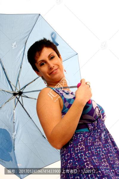 打著雨傘的女人