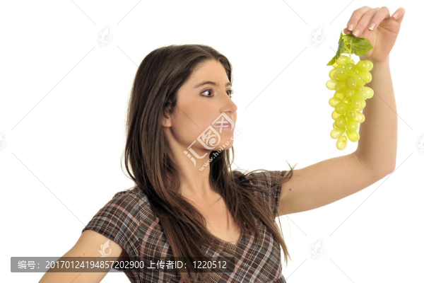 年輕女人葡萄